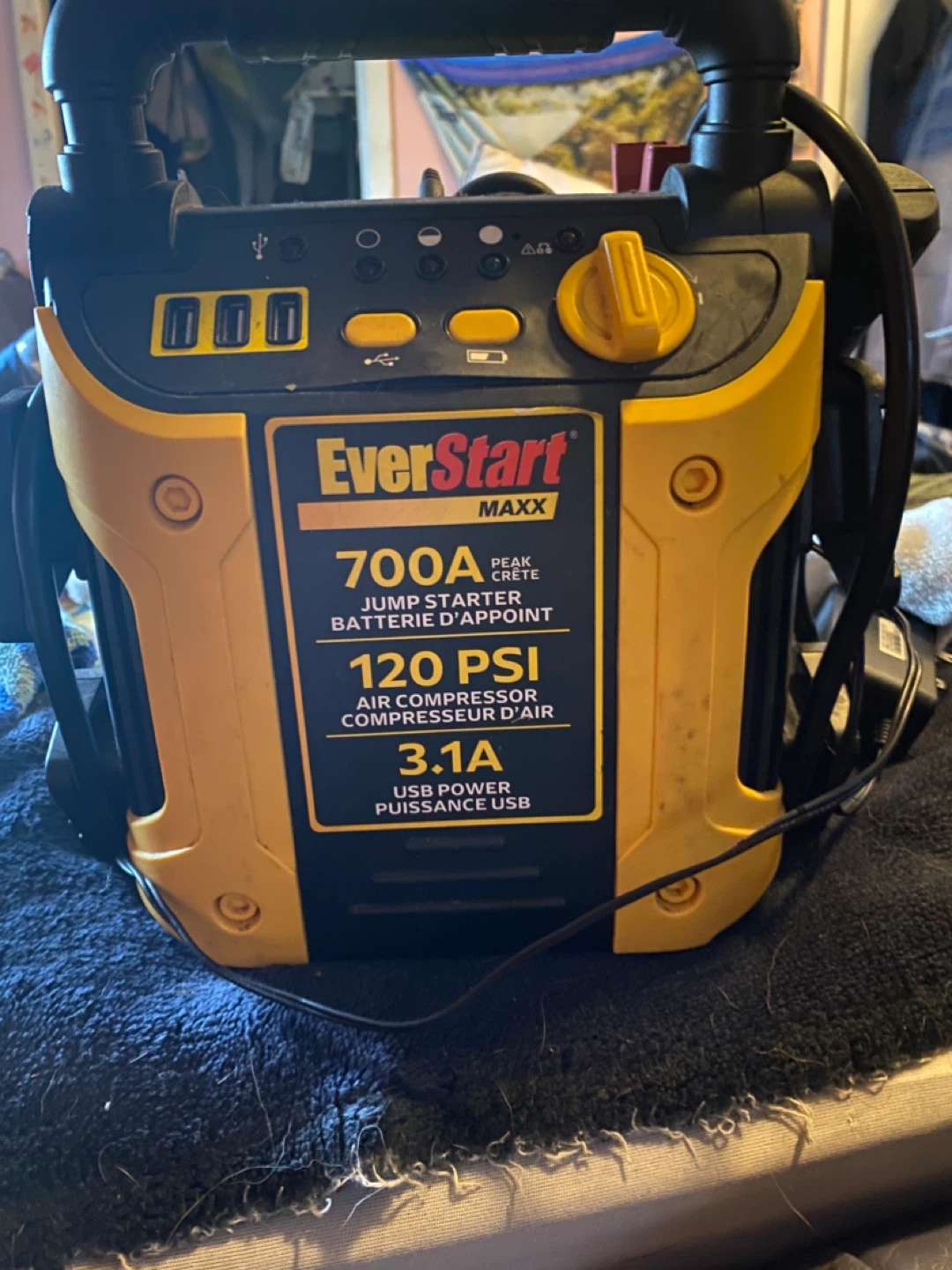 EverStart MAXX 700A Jump Starter with Air Compressor - photo 2