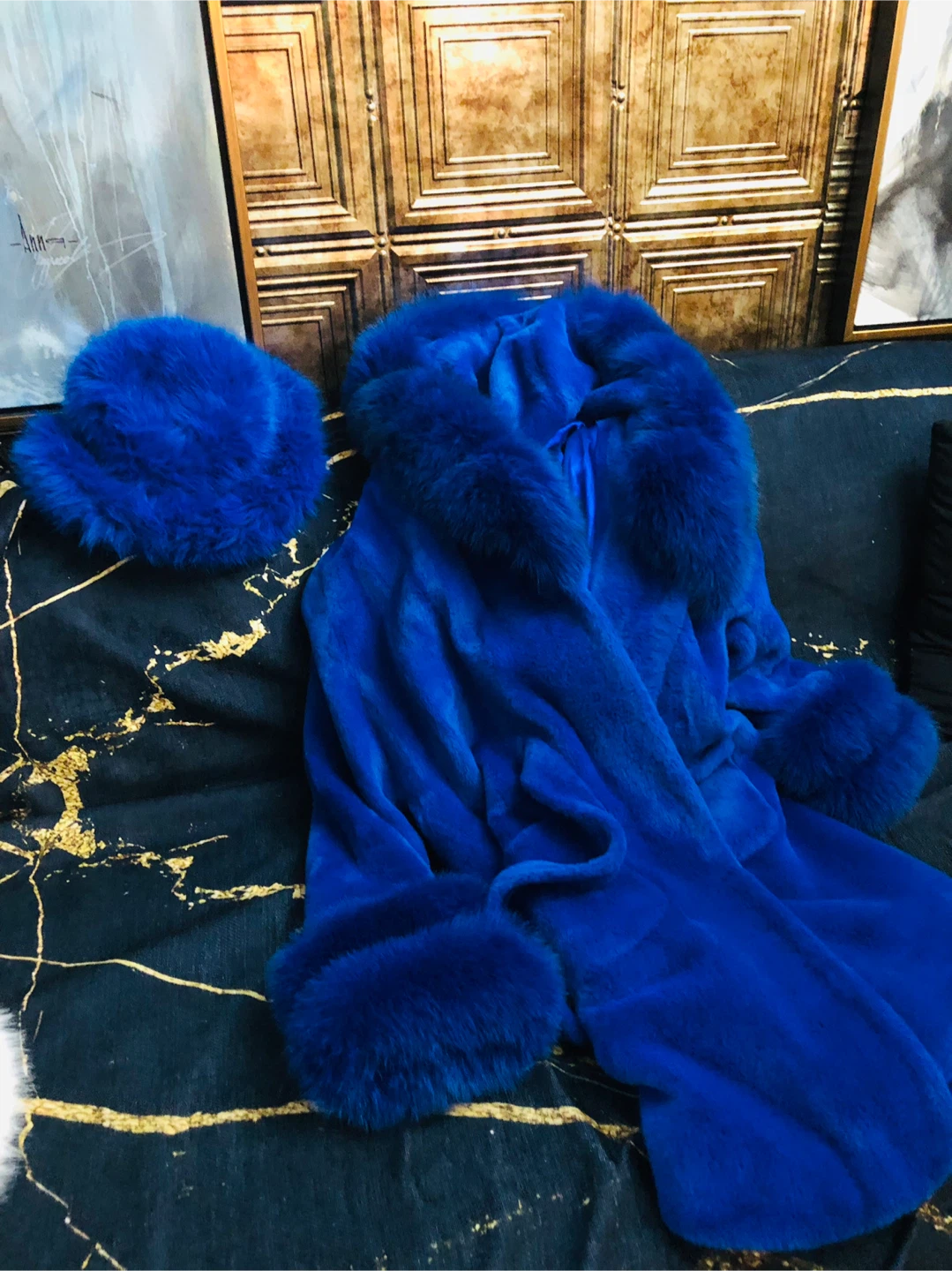 Vibrant Blue Faux Fur Robe and Hat Set - photo 2