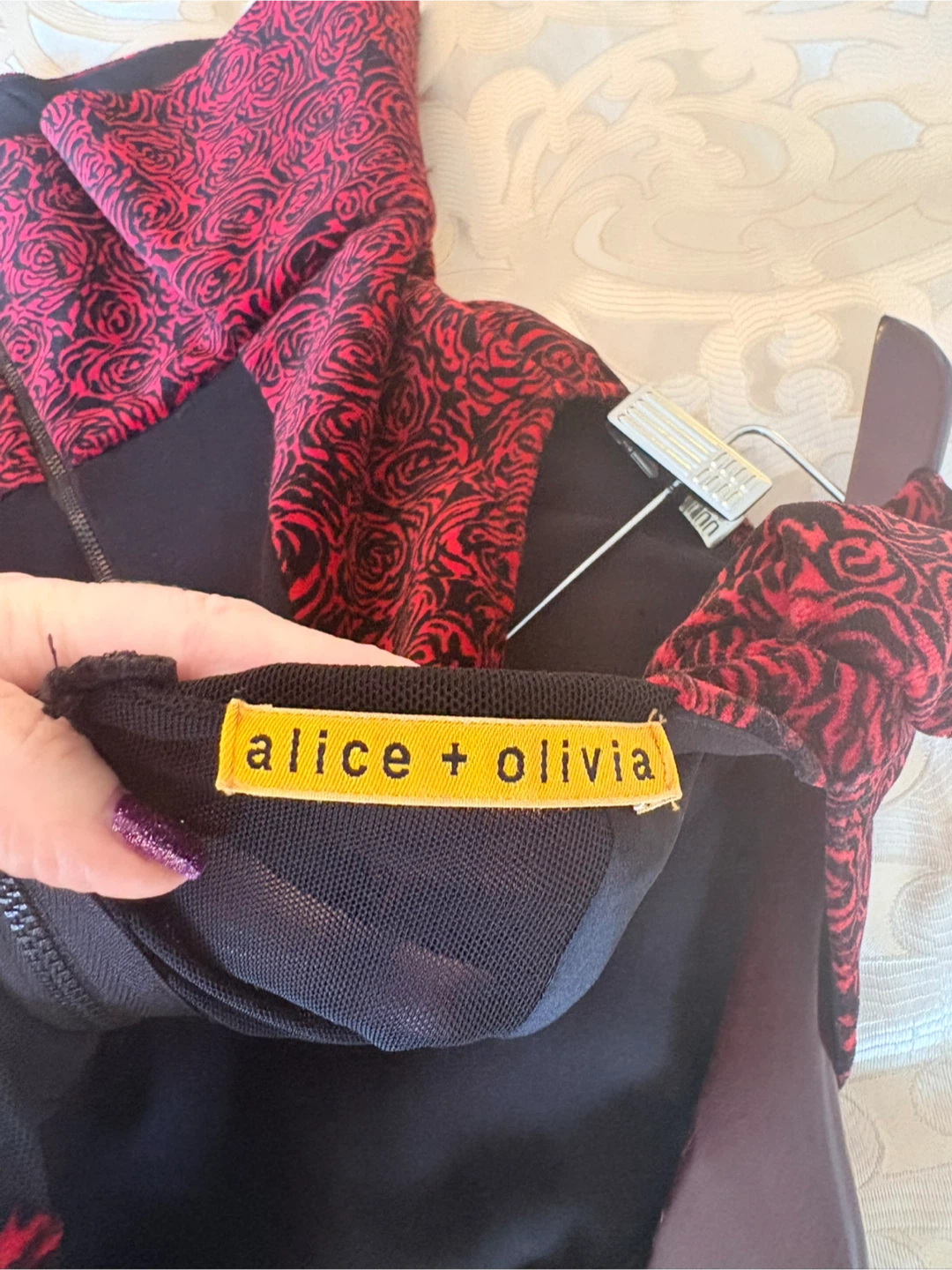 Alice + Olivia Red Rose Print Velvet Top - photo 5