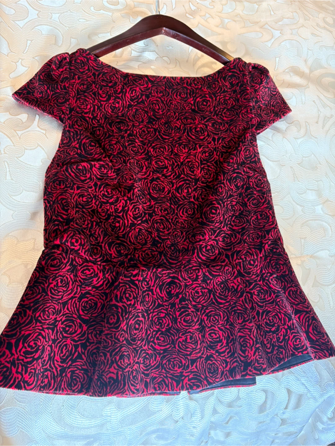 Alice + Olivia Red Rose Print Velvet Top - photo 2