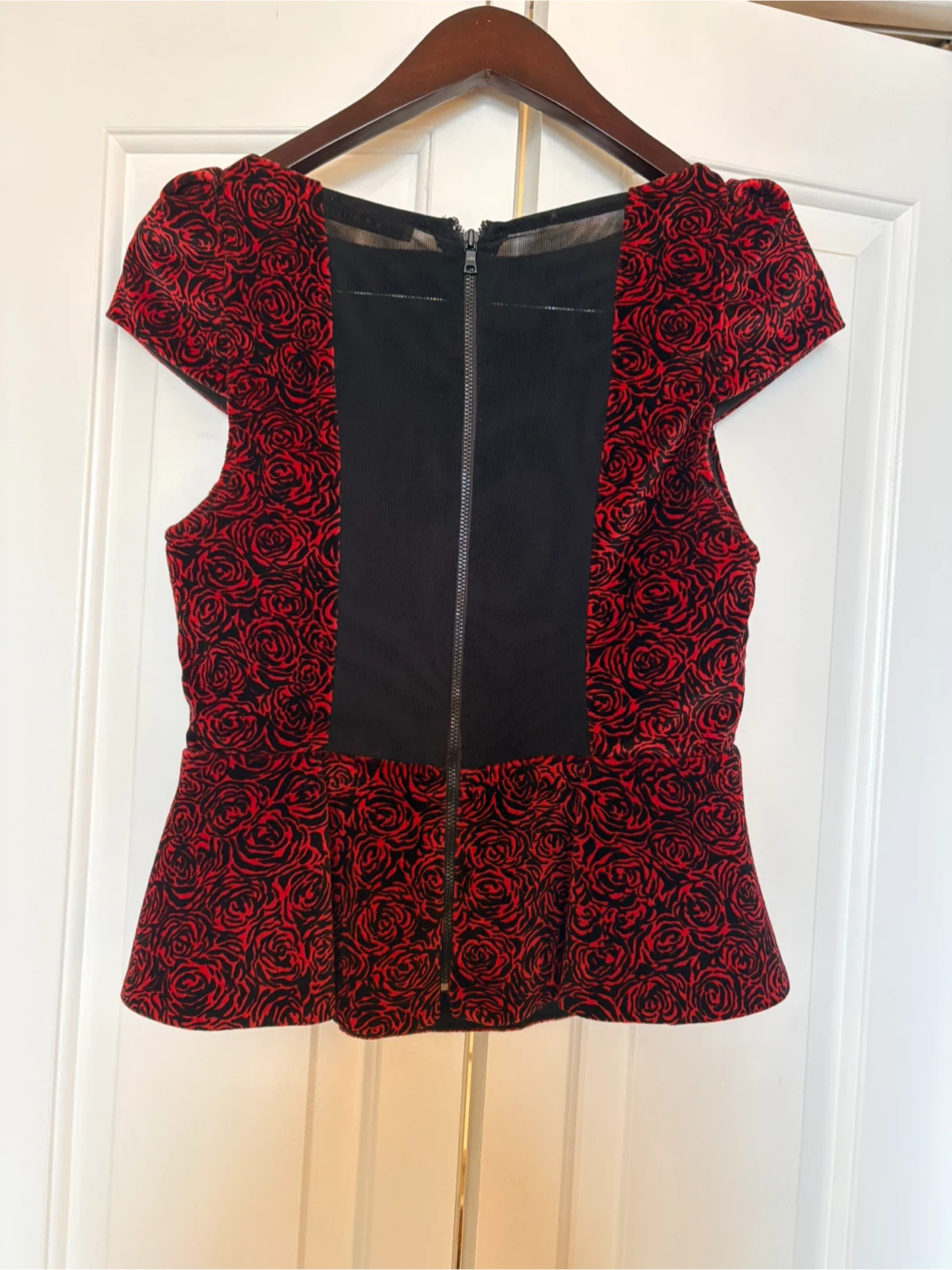 Alice + Olivia Red Rose Print Velvet Top - photo 3