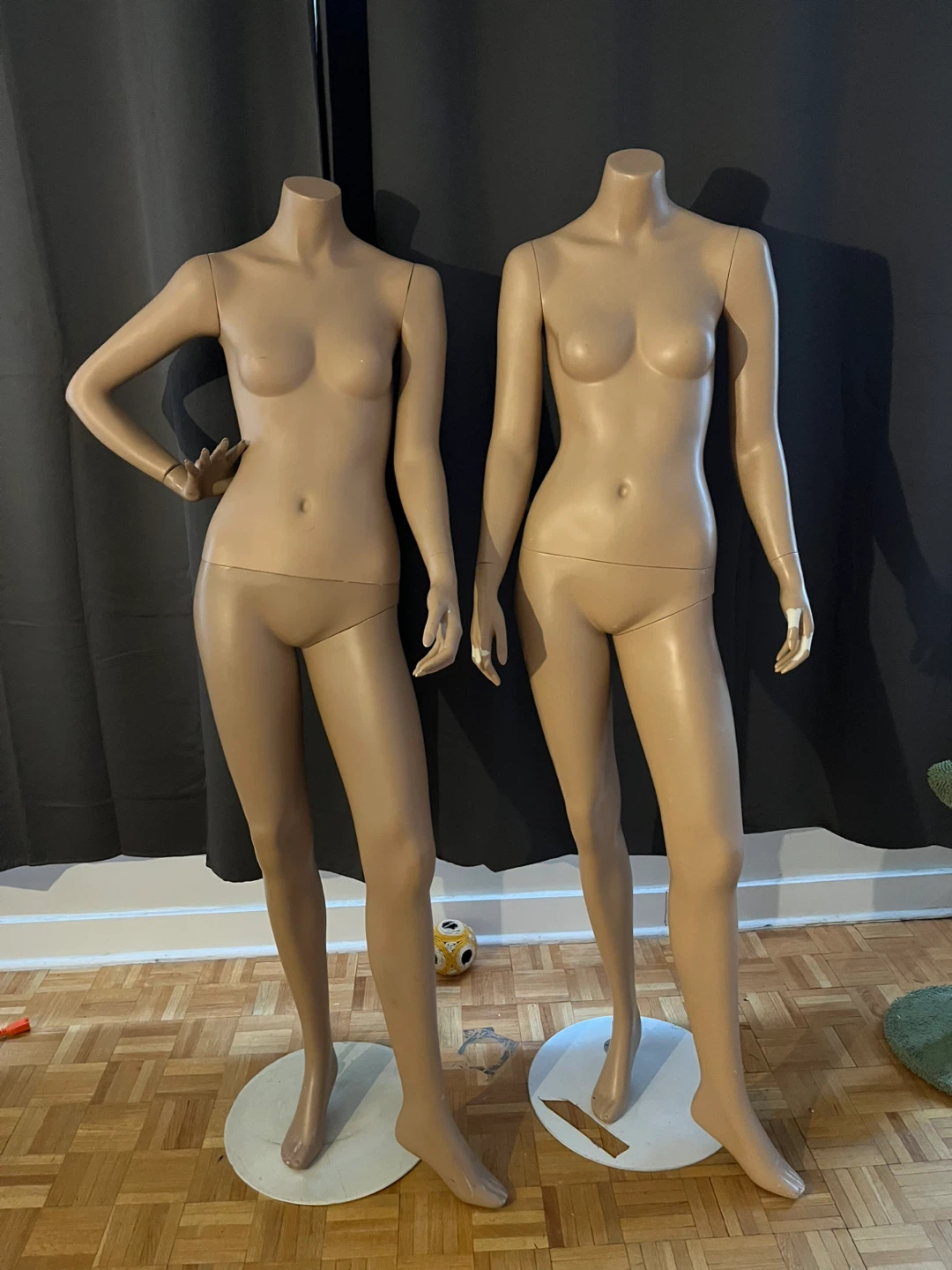 Pair of Female Mannequins - photo 4