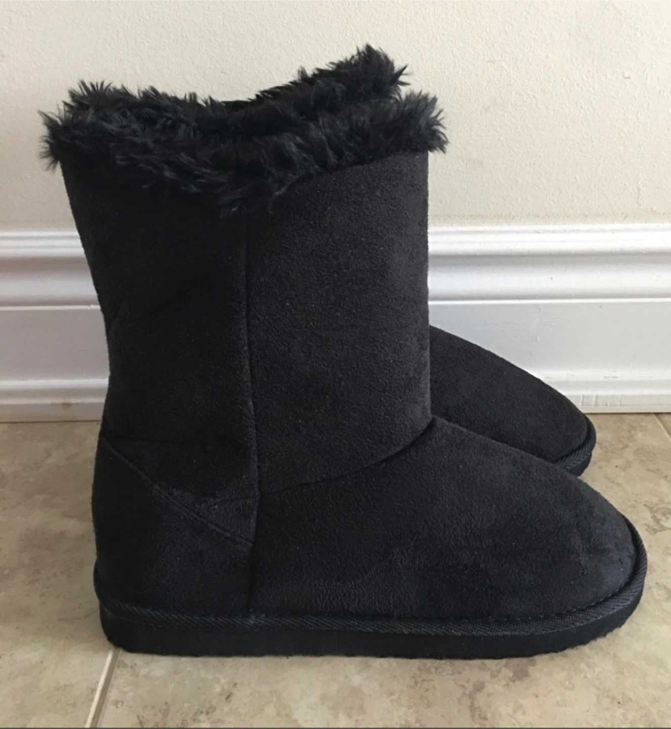Winter Boots - Size 9 🥕