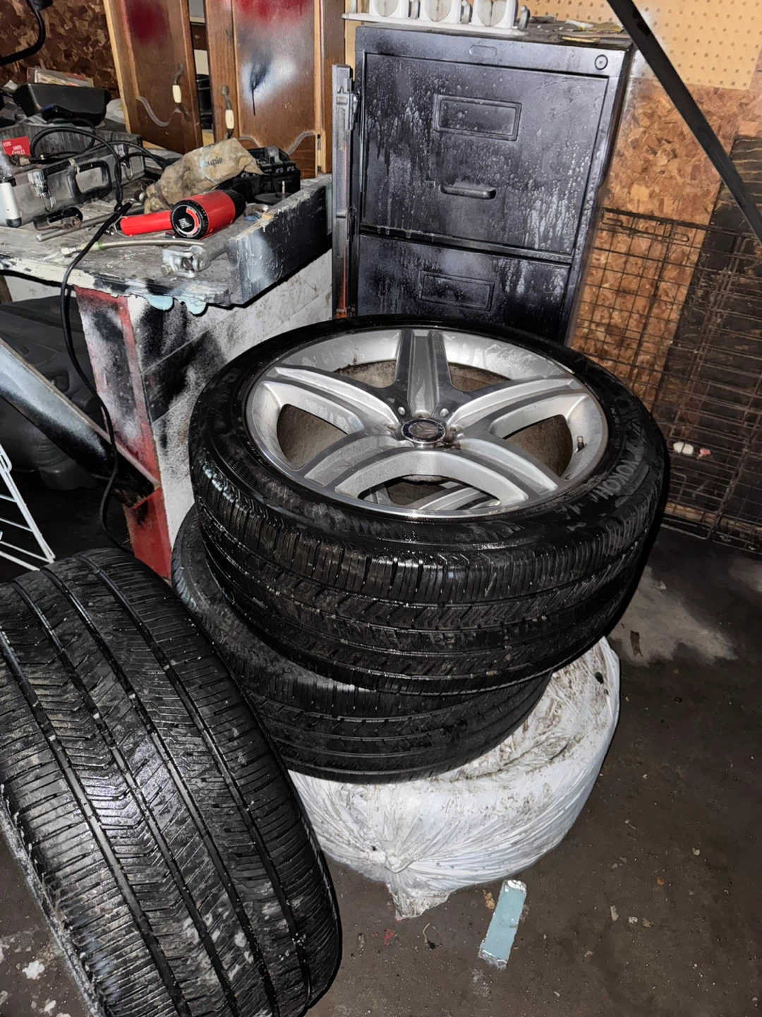 295 40 R21 AMG TIRES AND RIMS