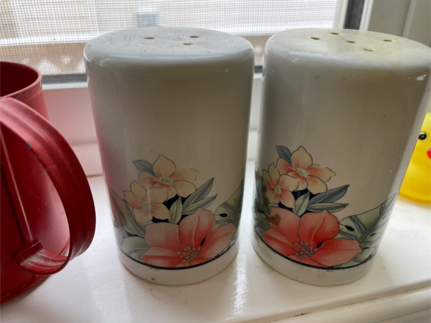 Ceramic Salt and Pepper Shakers with Floral Design - photo 2