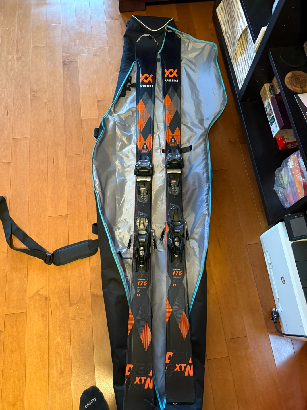 Volkl Deacon XT 175cm Skis with Bag
