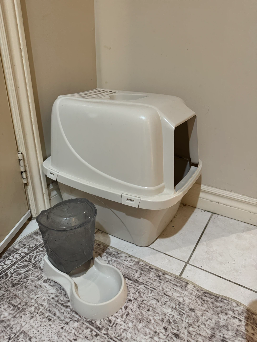 Covered Cat Litter Box with Food/Food  Dispenser
