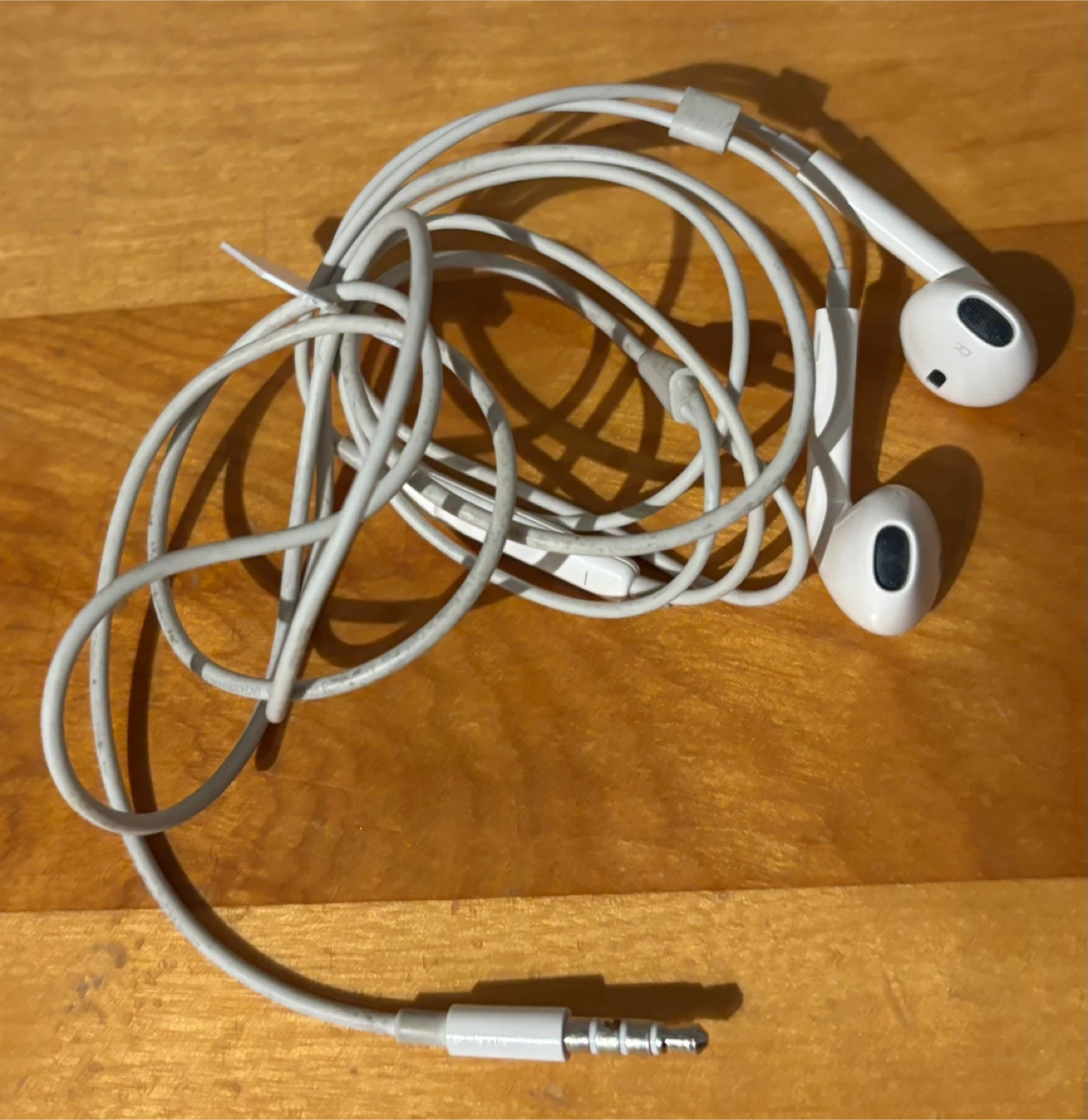 Brand New. 2 qty. Apple EarPods with Remote and Mic - photo 2