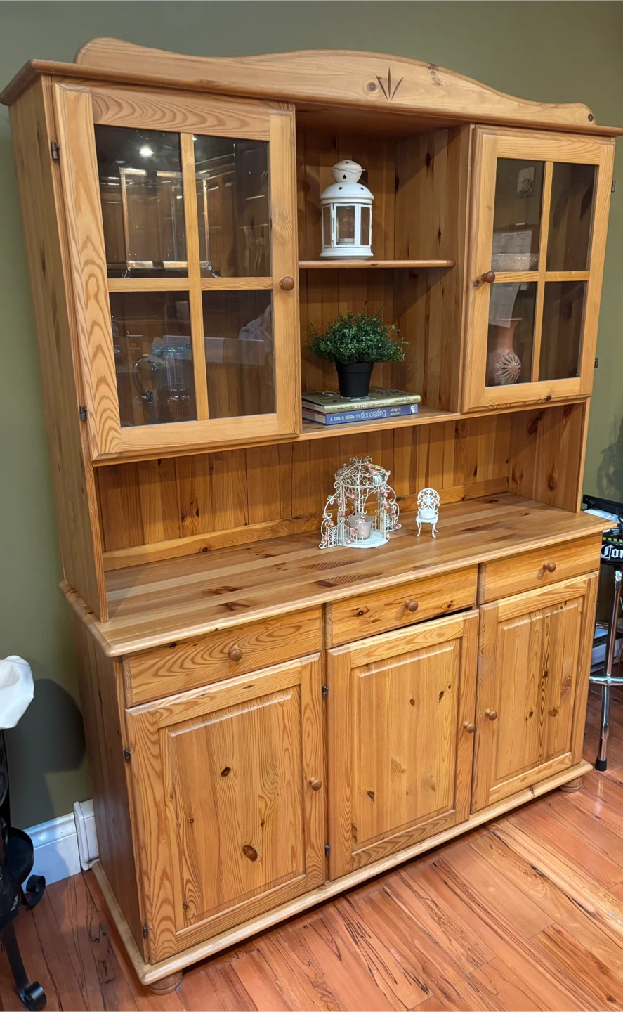 Rustic Country-Style Solid Wood Hutch