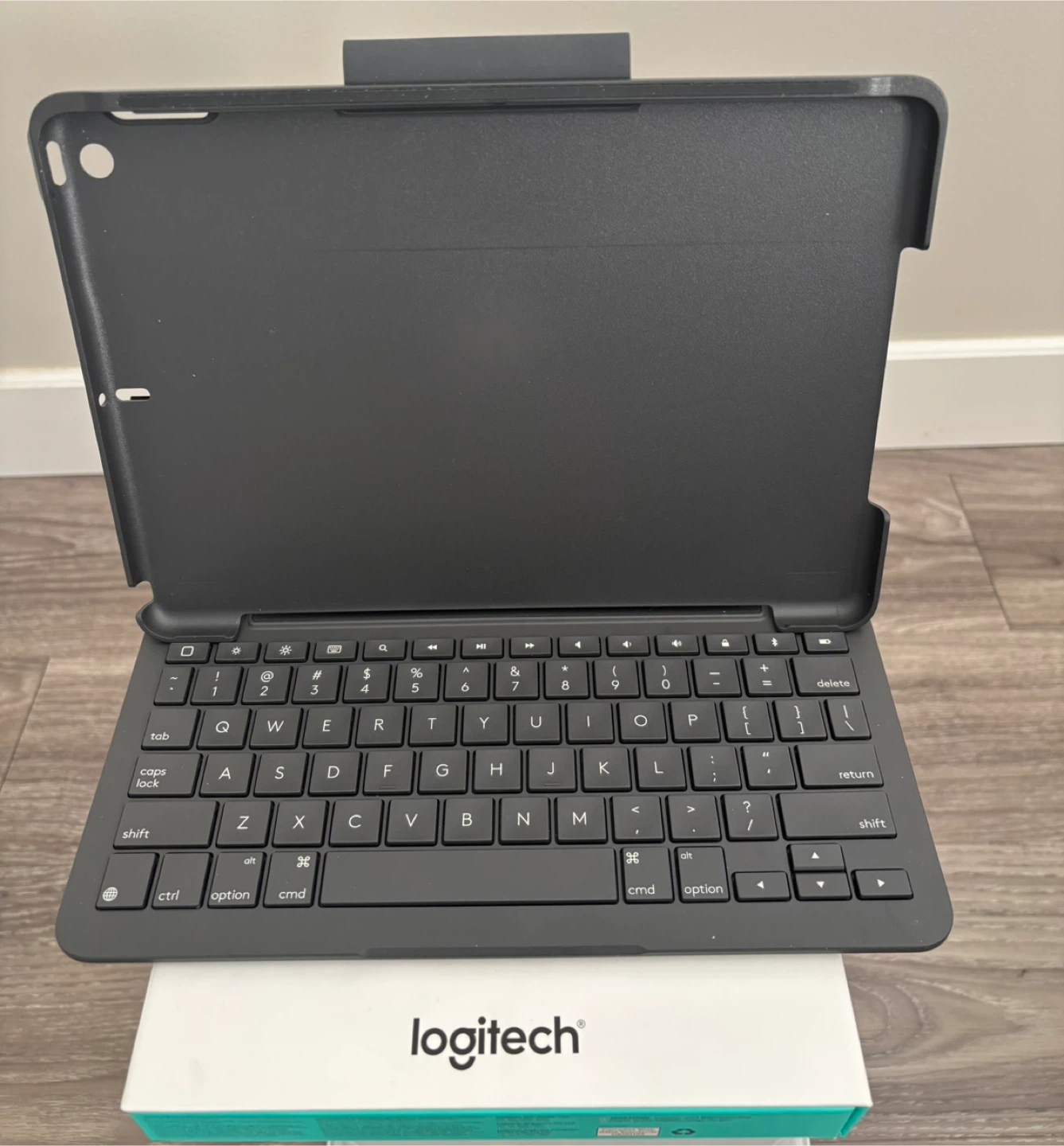 Logitech Slim Folio Keyboard Case for iPad (7th Gen)