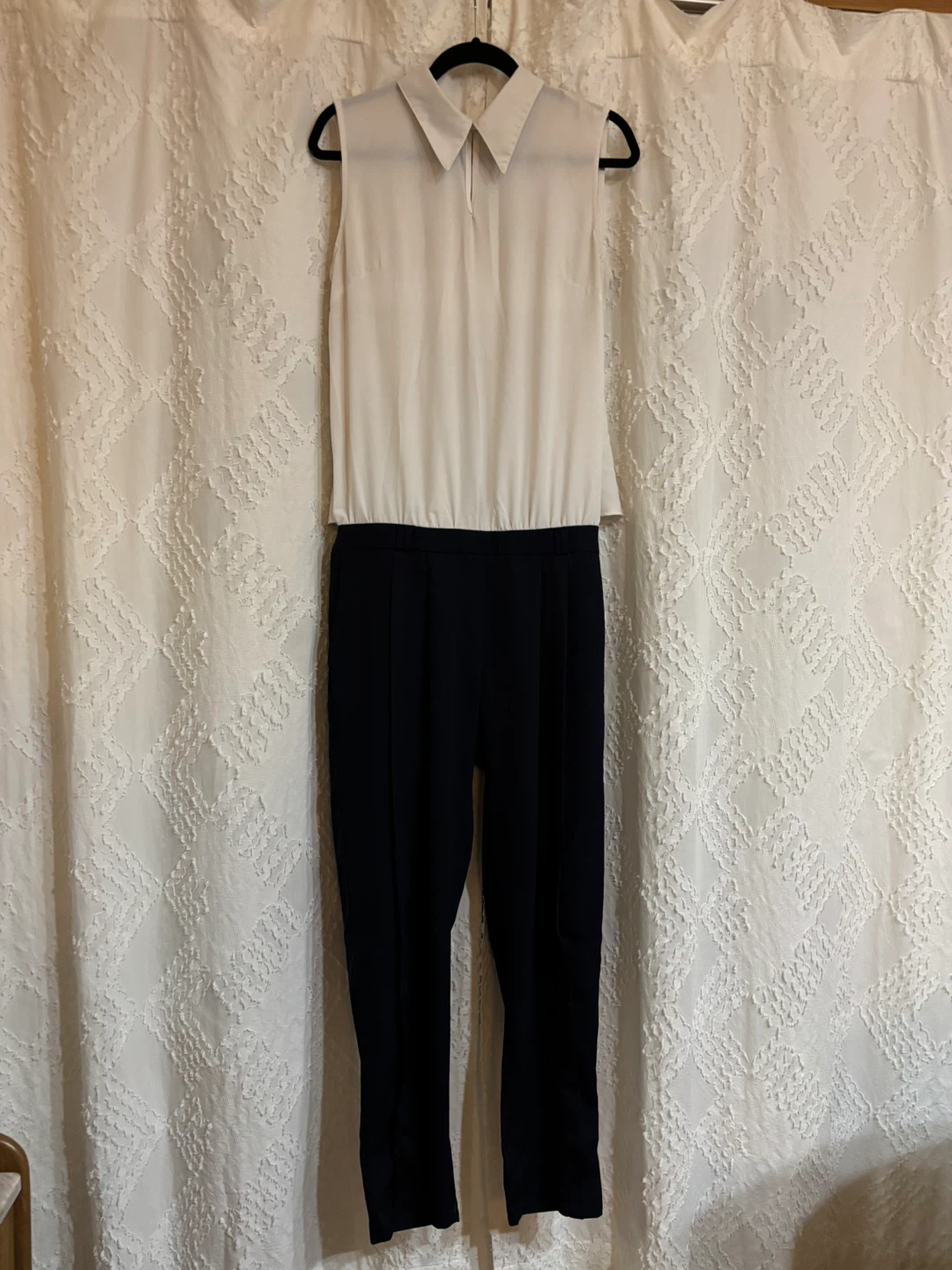 Women's Sleeveless Jumpsuit with Collar