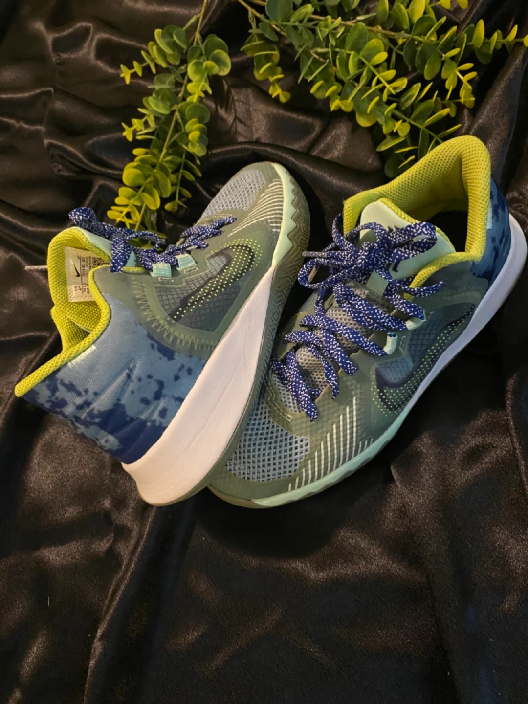 Nike Kyrie Flytrap 4 Youth Size 4Y Basketball Shoes - photo 3