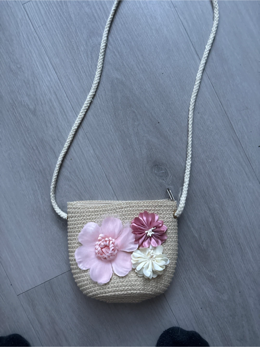 Straw Crossbody Bag with Flower Appliques 🧡