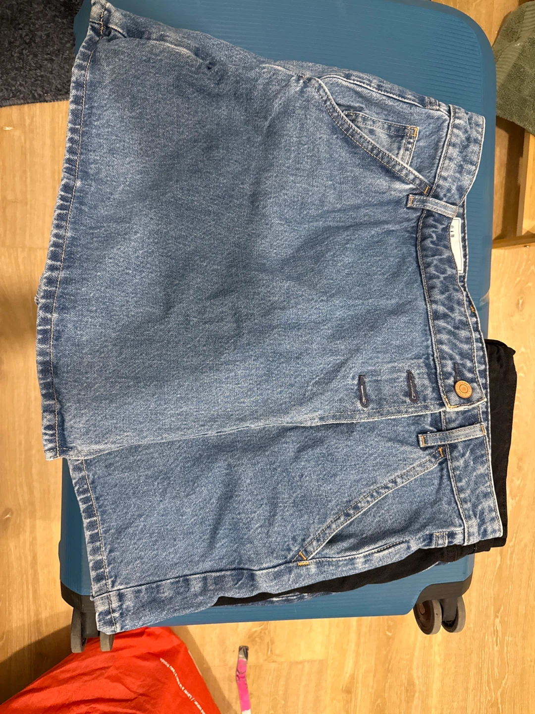 DENIM skort GAP size L 32, new but washed once