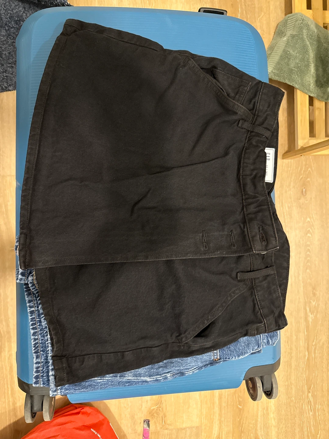 Black Denim Mini skort GAP size L 32, new but washed once