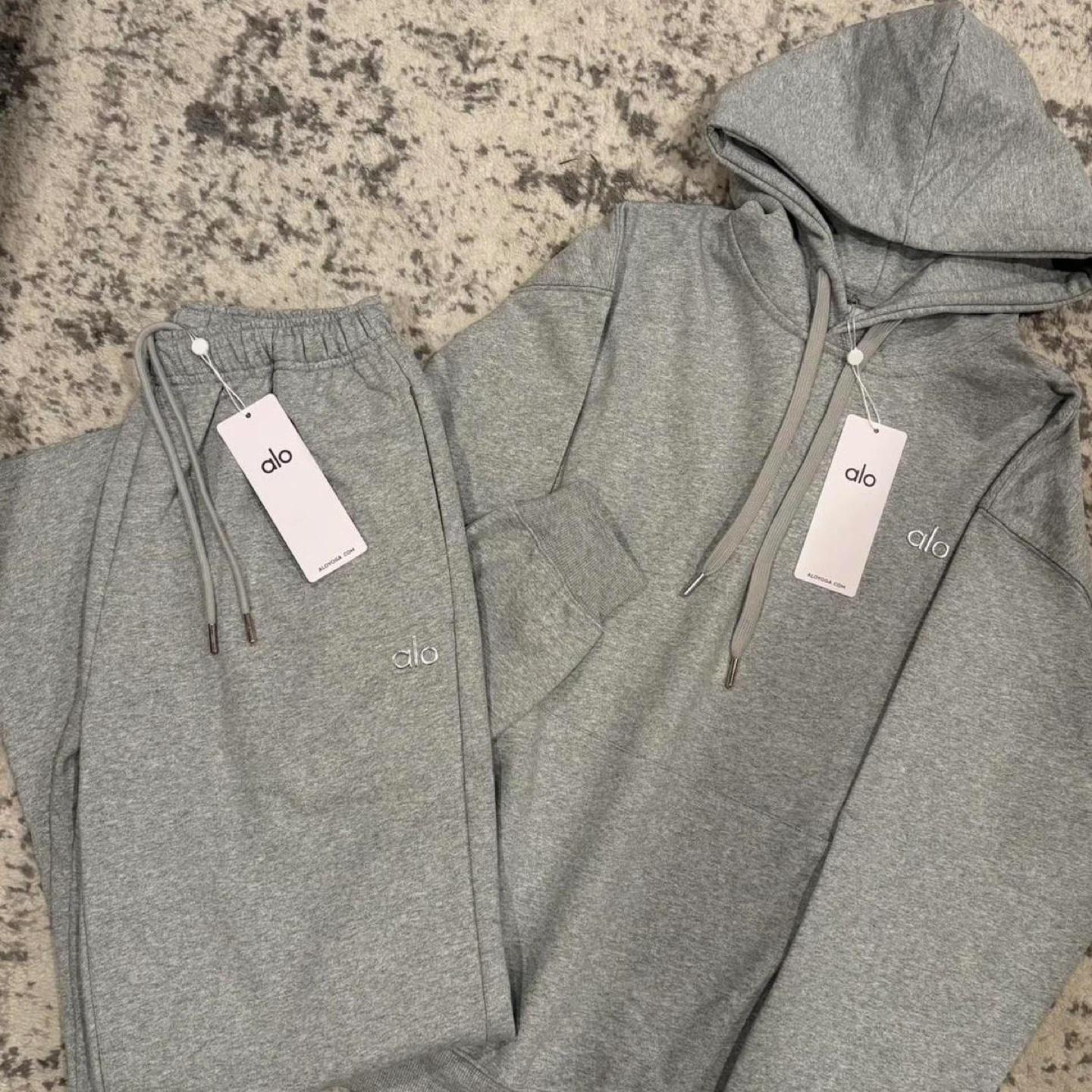 Alo Yoga Sweatshirt and Sweatpants Set - Grey