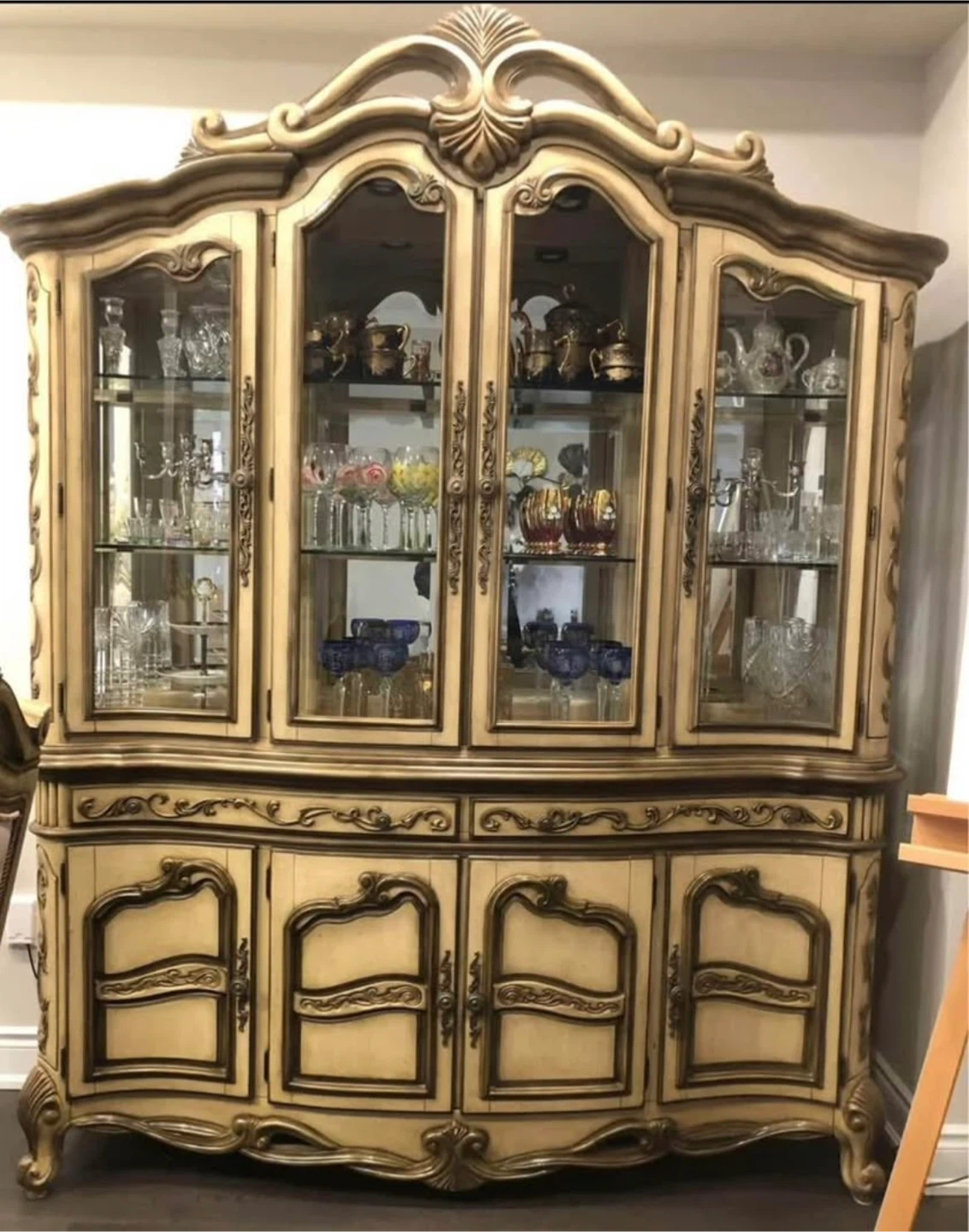 Louis 14 style solid wood hutch like new
