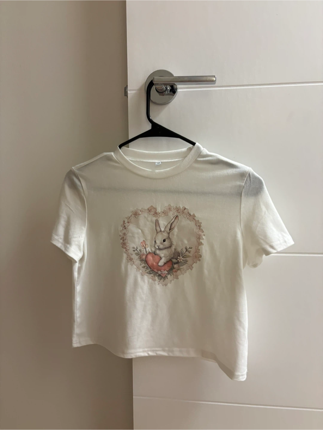 XS White Cropped T-Shirt with Bunny Heart Graphic