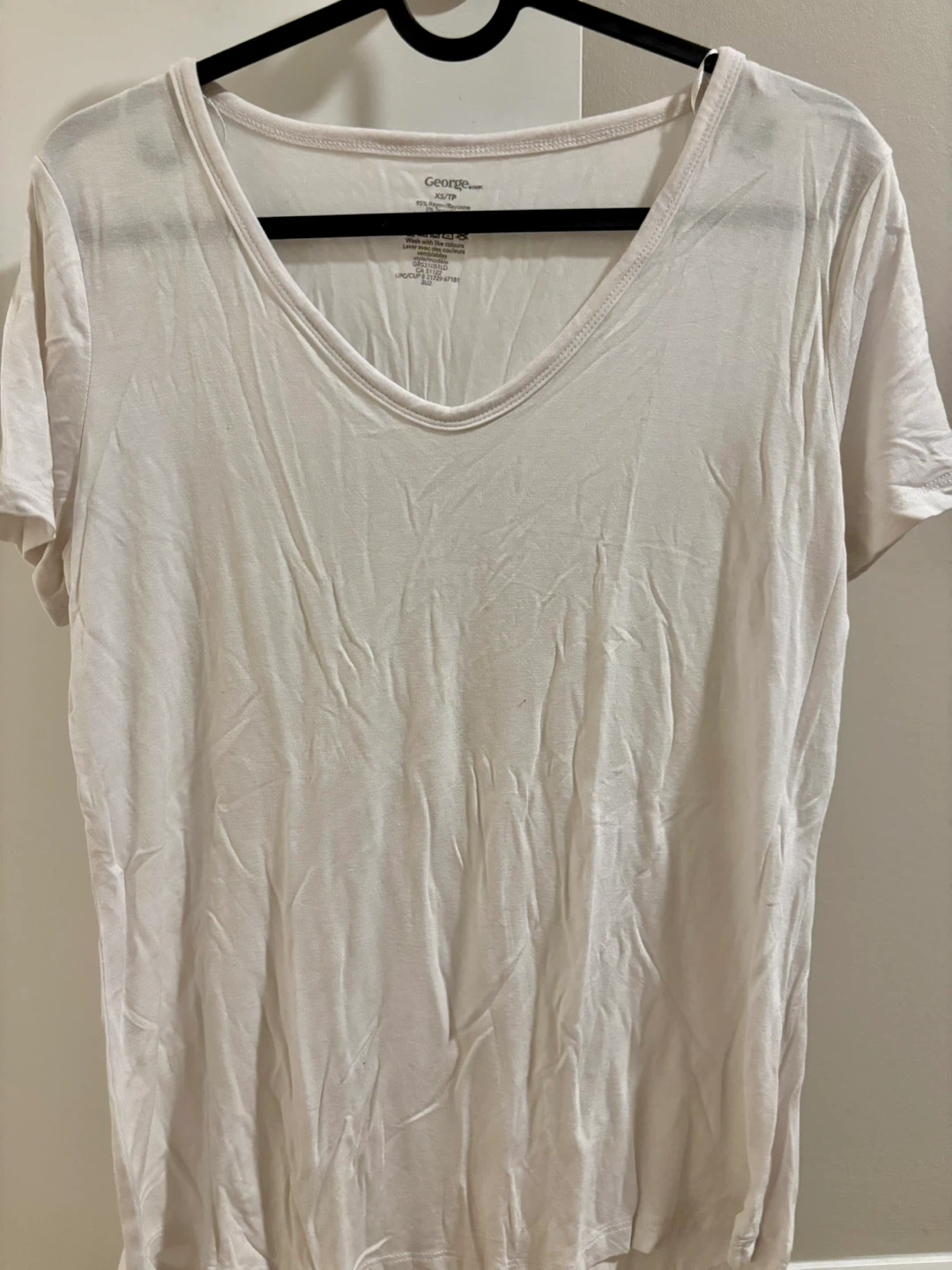 White top- George V-Neck T-Shirt - XS/TP