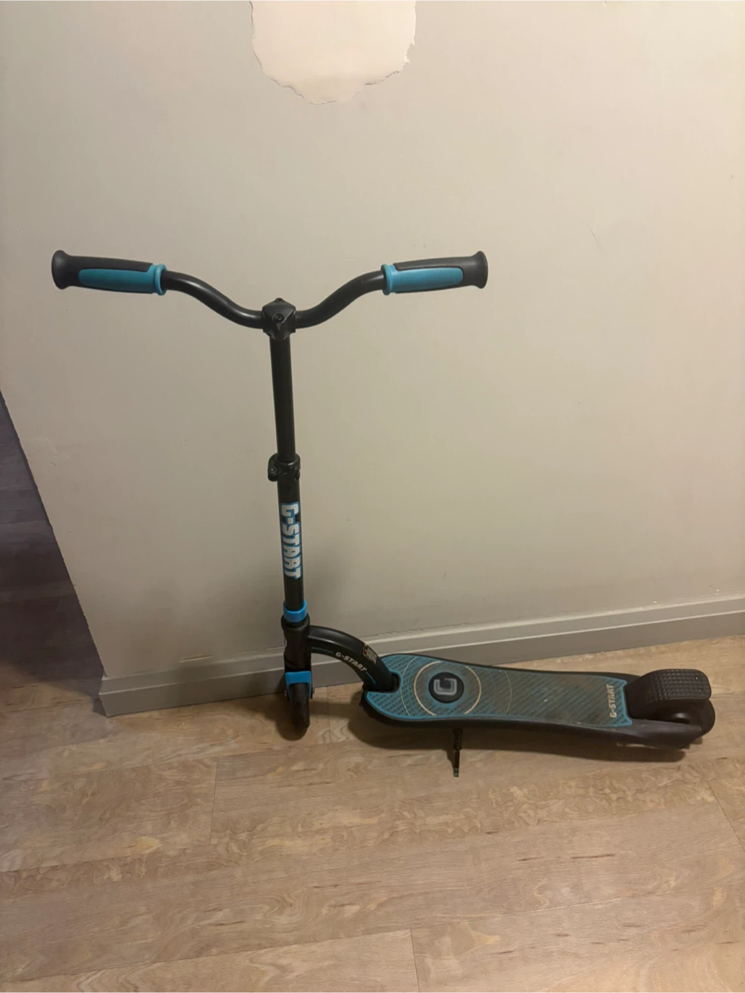 G-Start Scooter + charger - photo 2