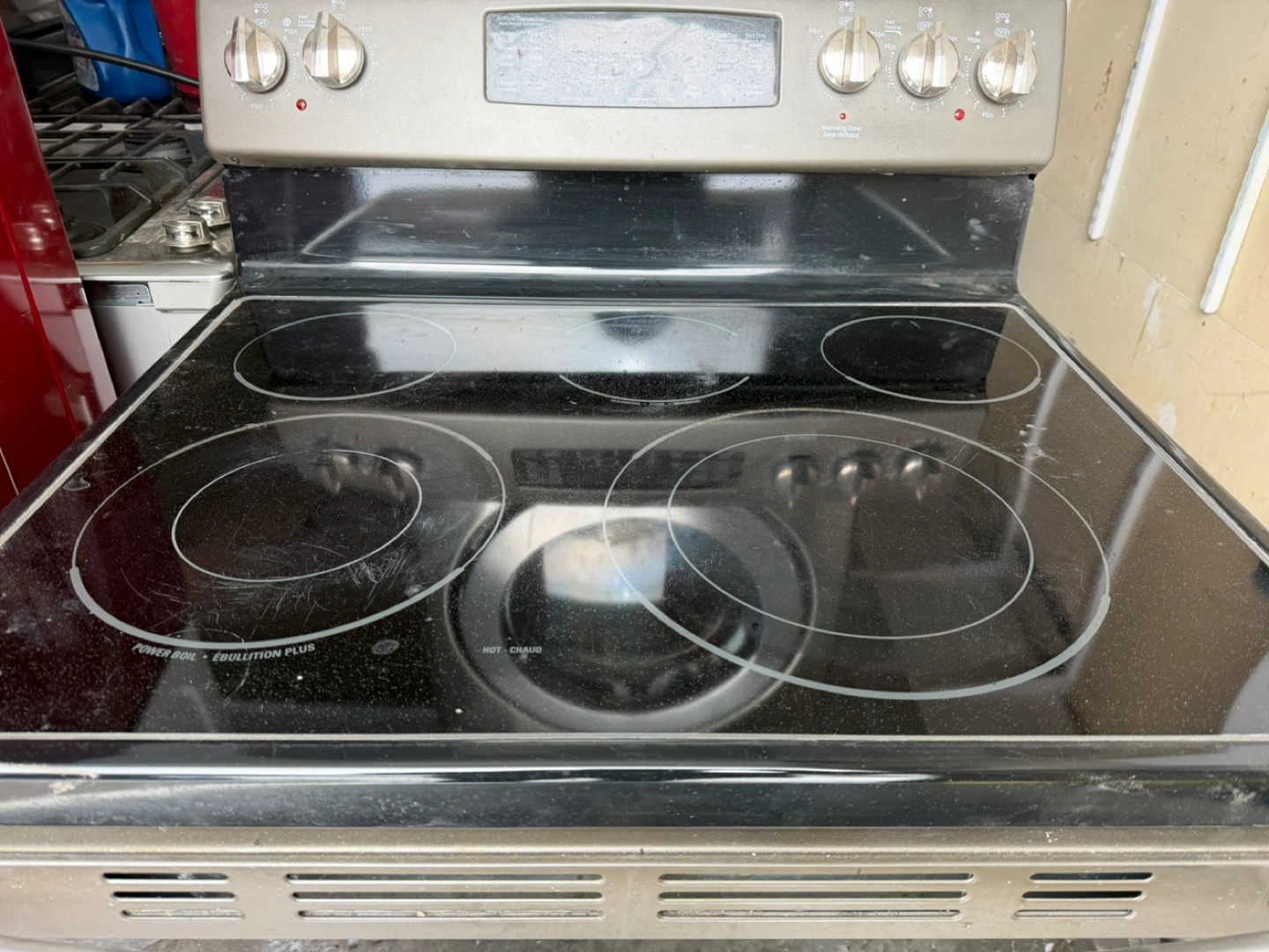 GE Electric Range with Glass Cooktop - photo 2