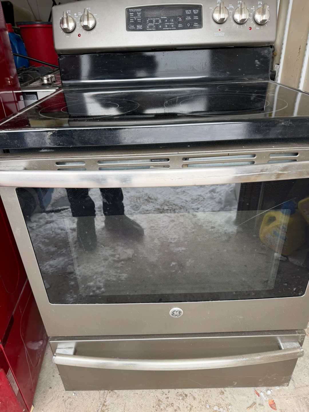 GE Electric Range with Glass Cooktop