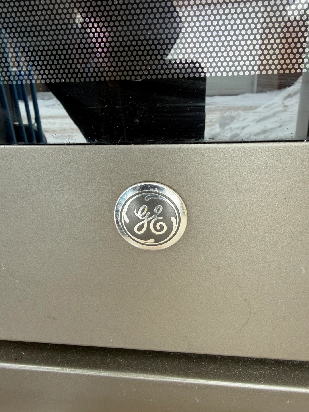 GE Electric Range with Glass Cooktop - photo 5