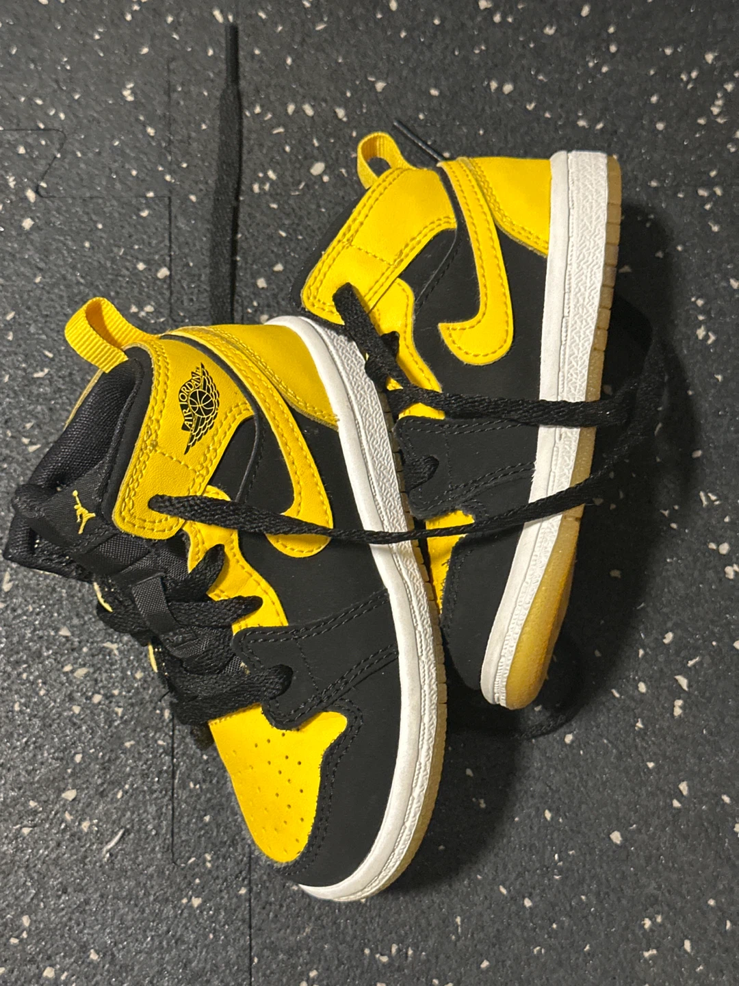 Jordan 1 Mid SE TD Yellow Black Sneakers - photo 4