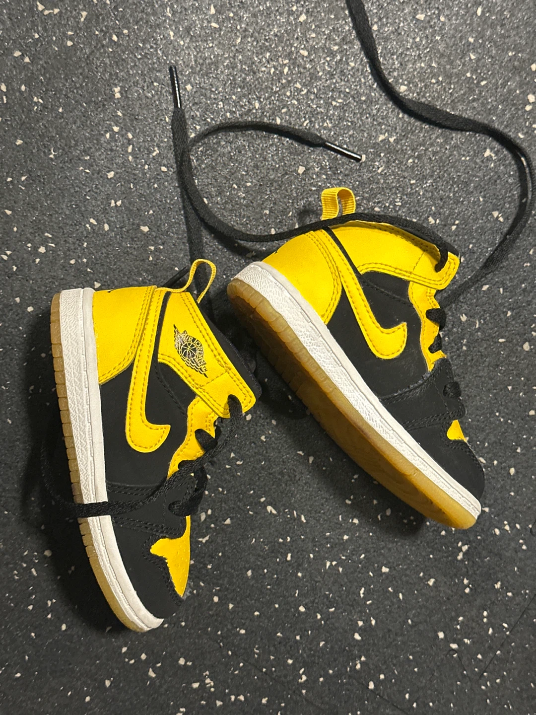 Jordan 1 Mid SE TD Yellow Black Sneakers