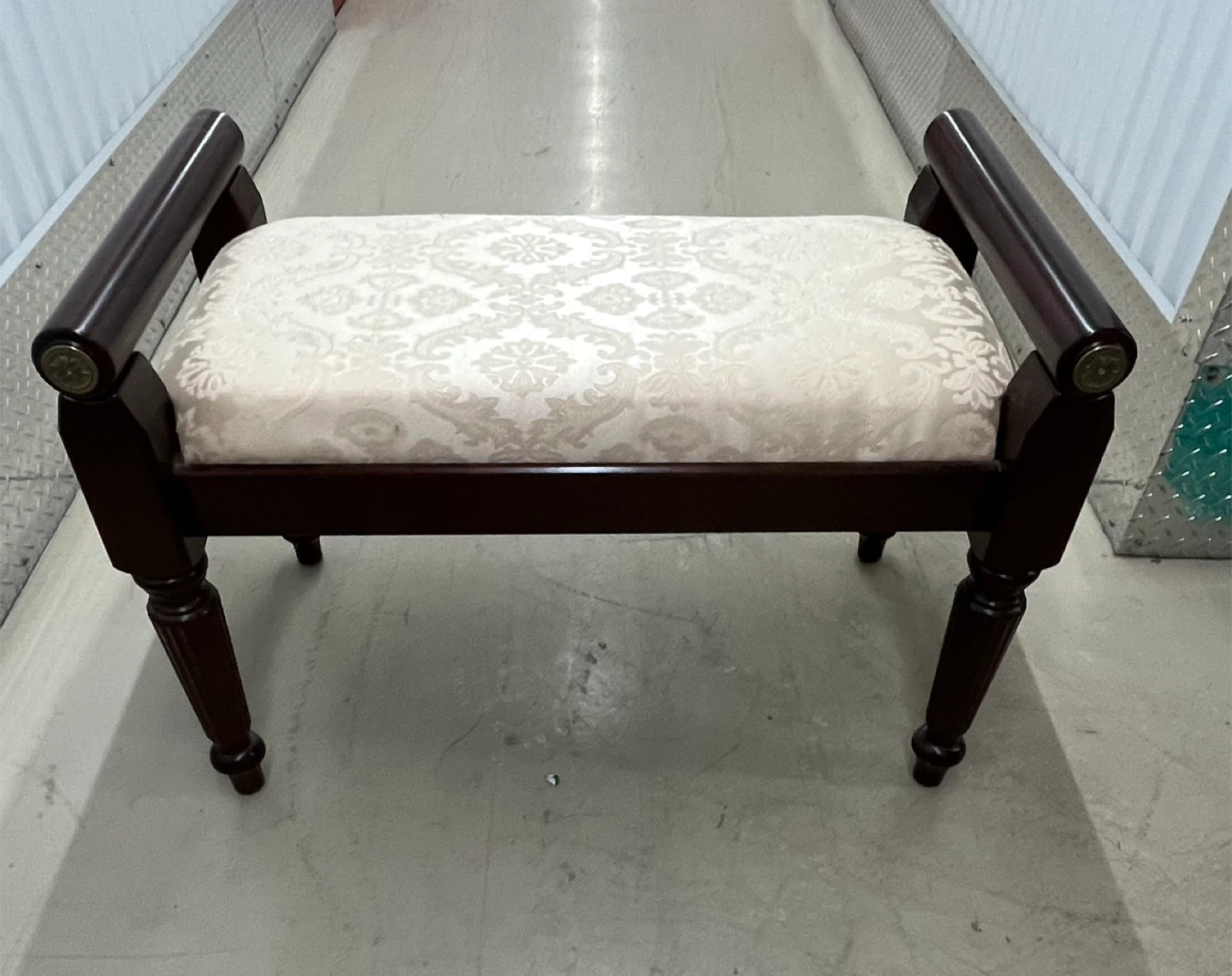 Dark Wood Bench with Beige Damask Upholstery - photo 3