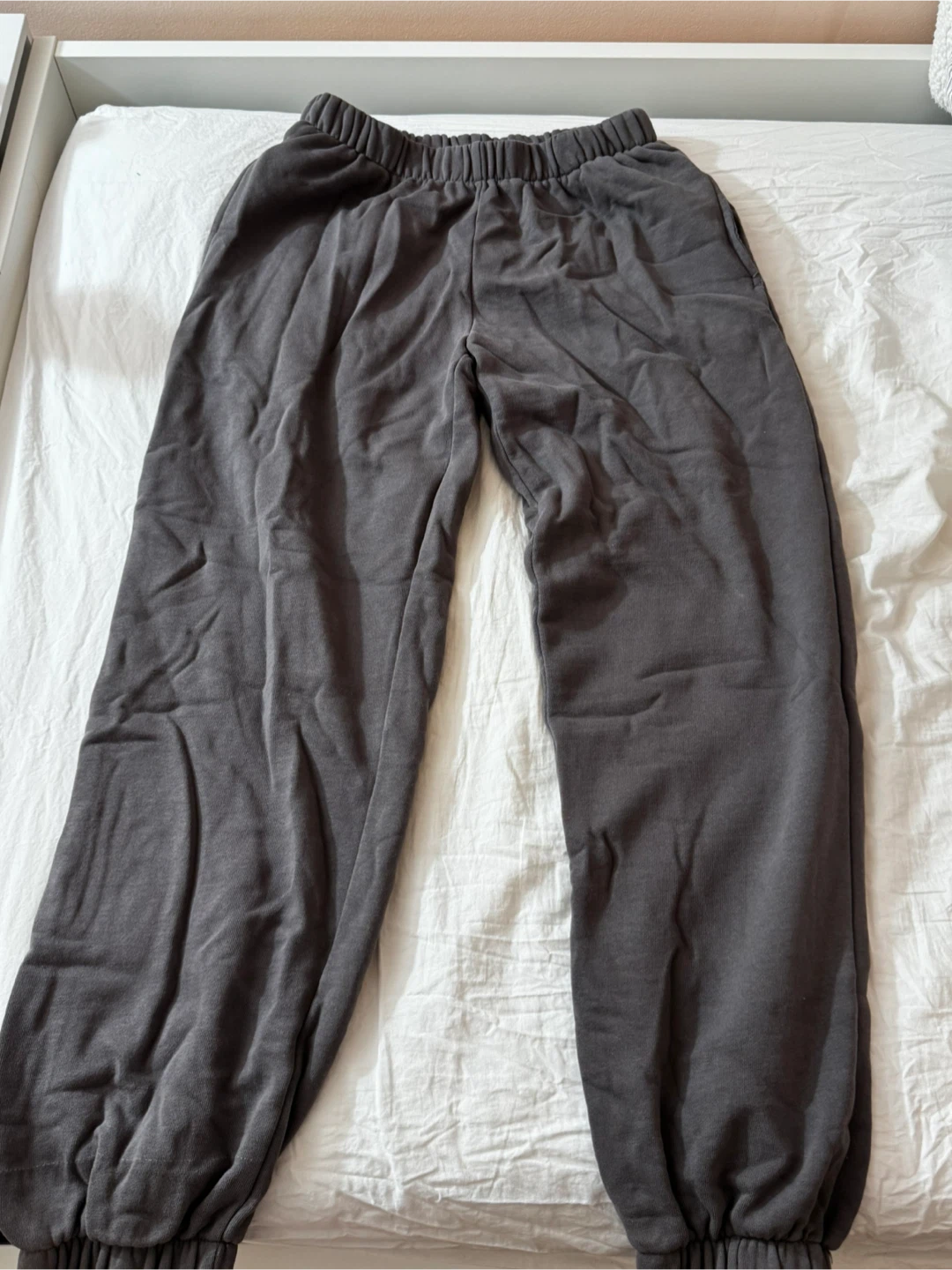 Brandy Melville Dark Grey Rosa Sweatpants