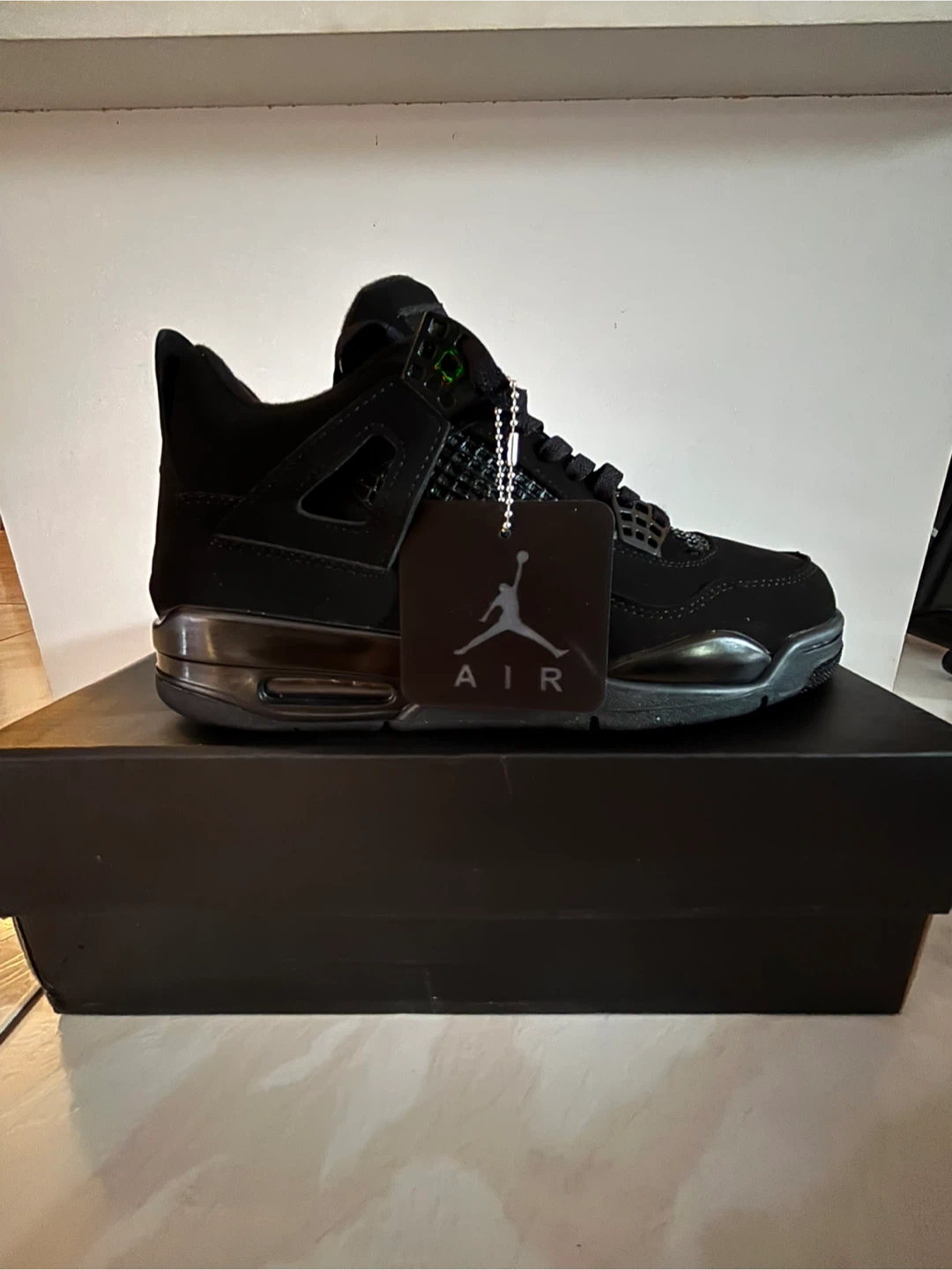 Jordan 4 Noir Baskets