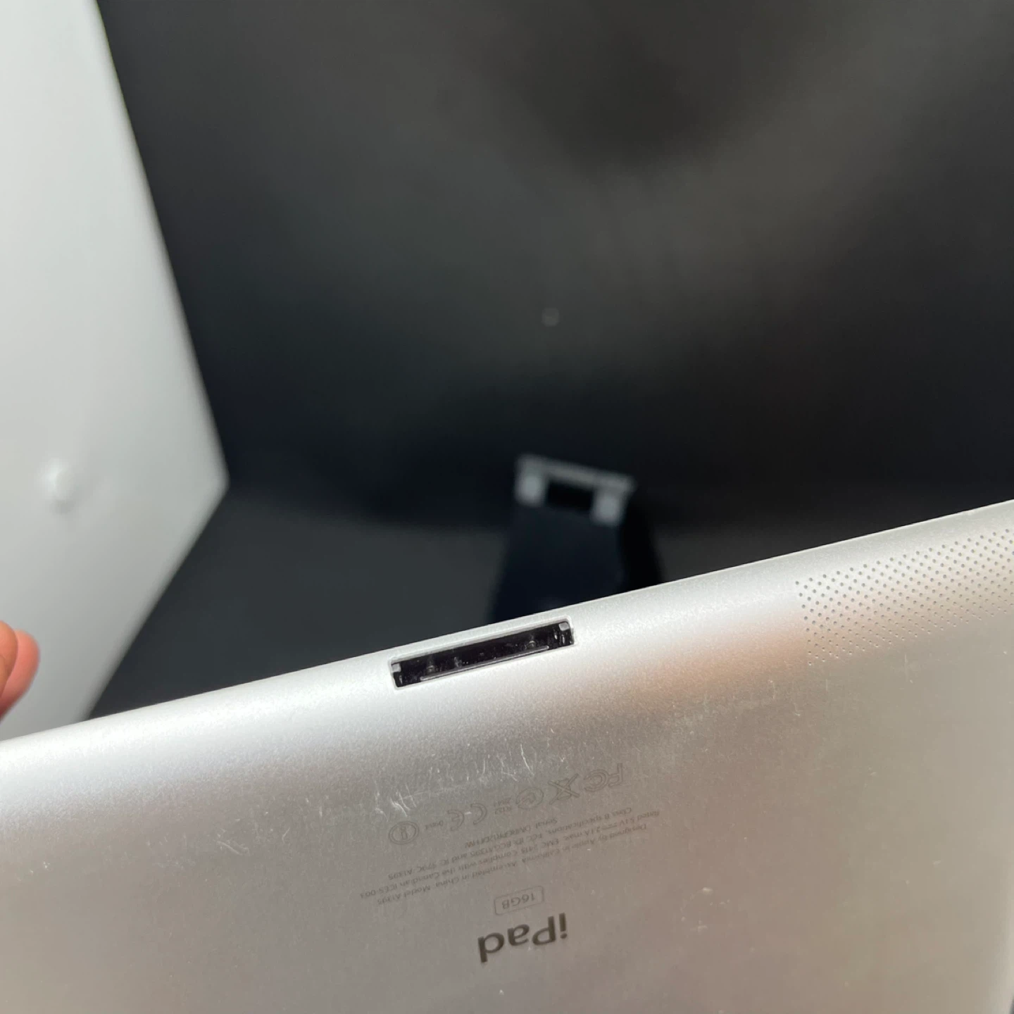 Apple iPad 2 -16Gb Locked / As is/ for parts - photo 4