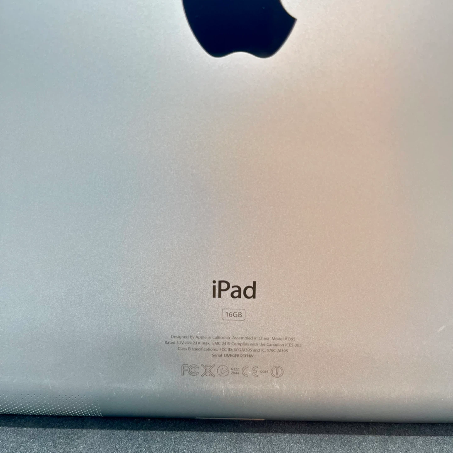 Apple iPad 2 -16Gb Locked / As is/ for parts - photo 2