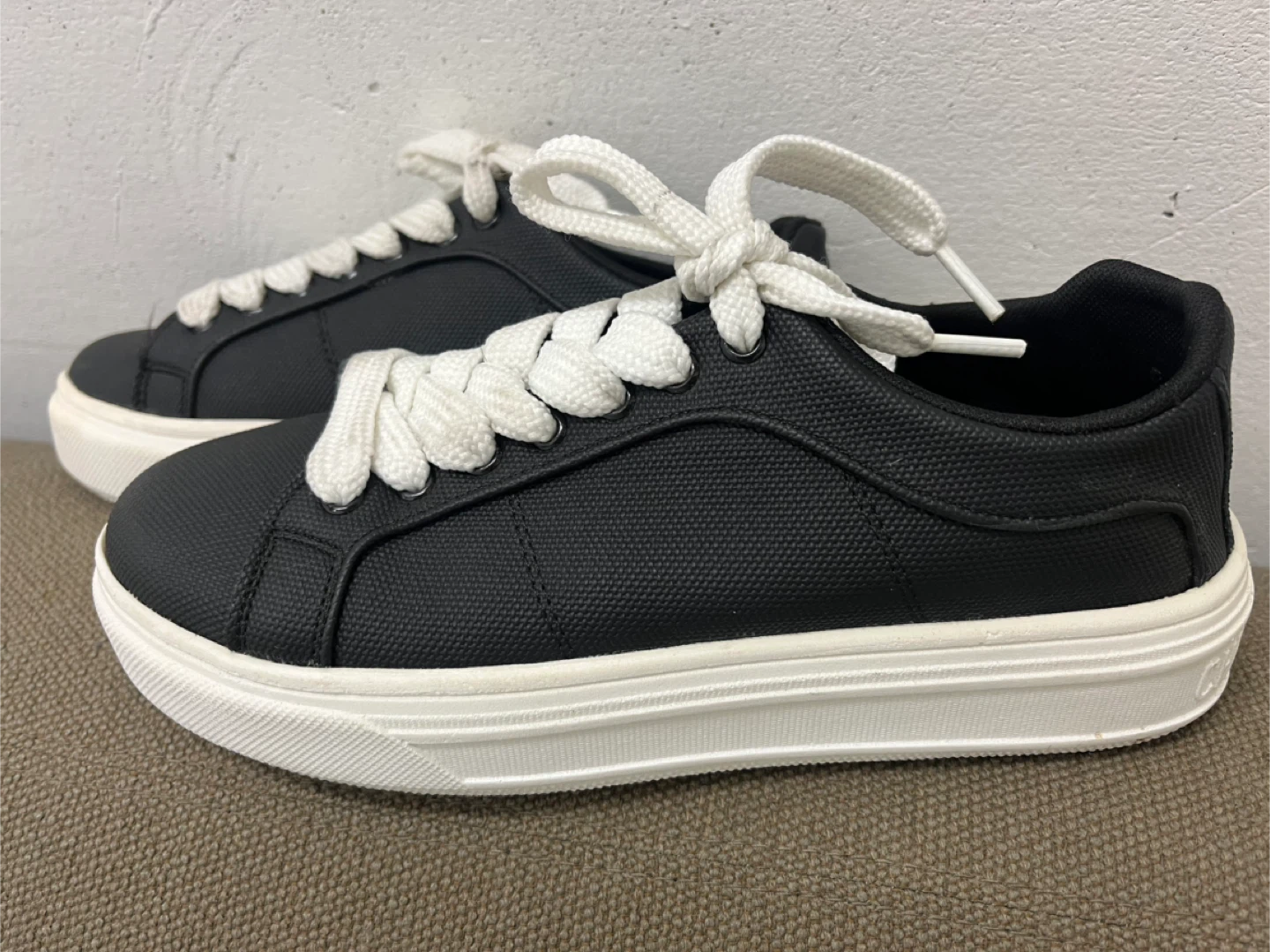 Black and White Sneakers size 39 - photo 2