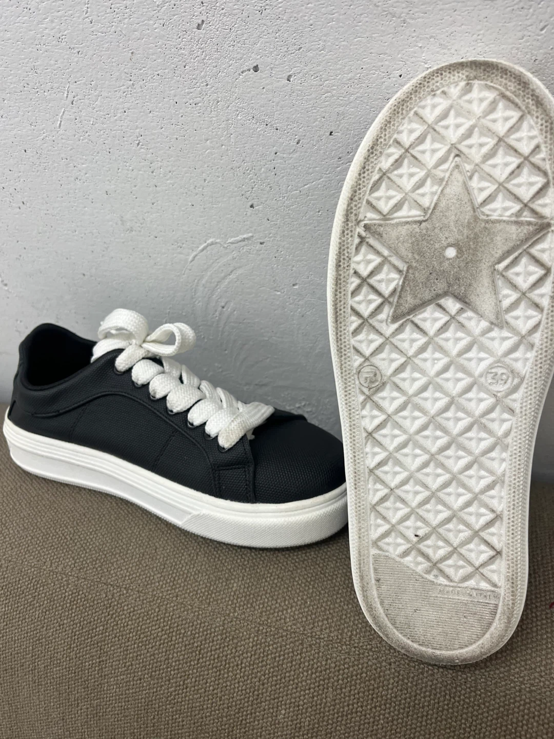 Black and White Sneakers size 39 - photo 3