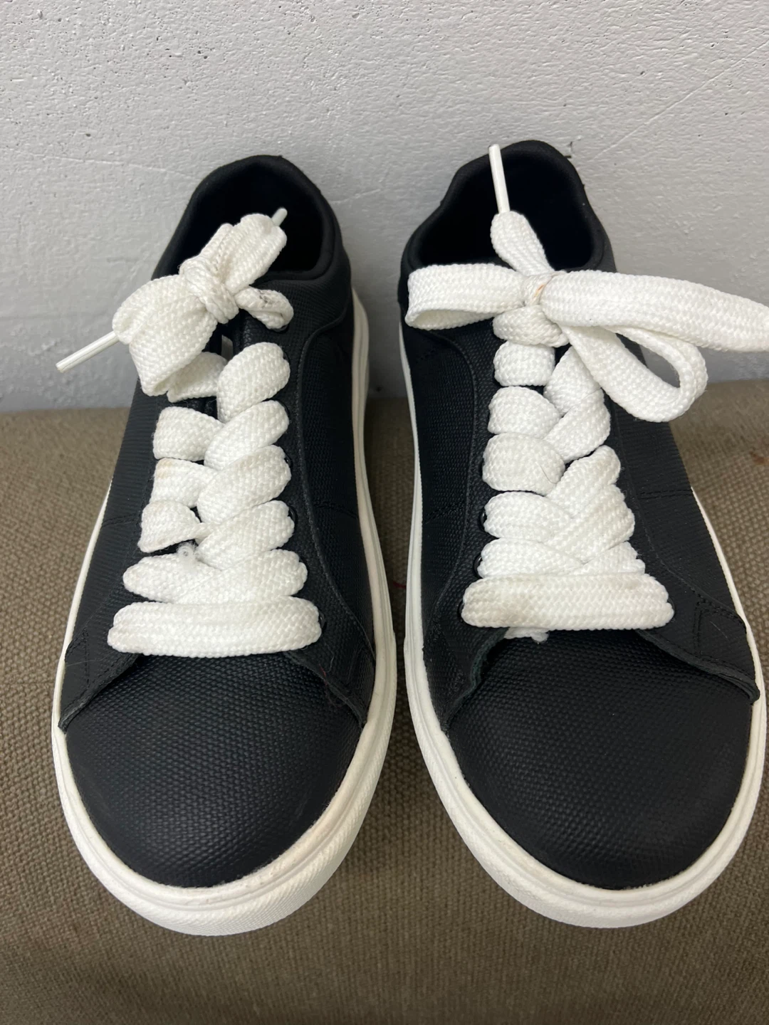 Black and White Sneakers size 39