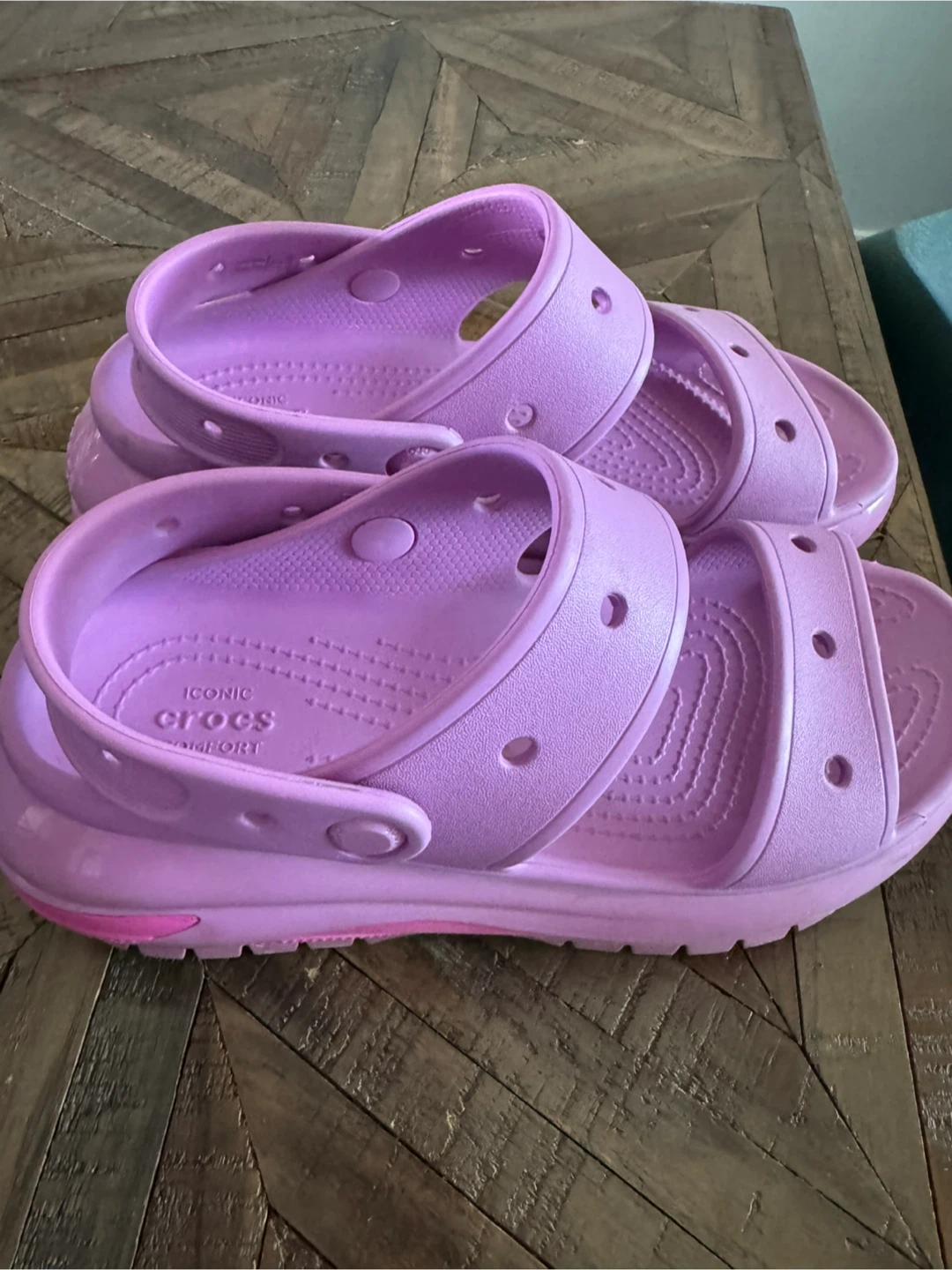Crocs Pink Sandals Size 8 - photo 3