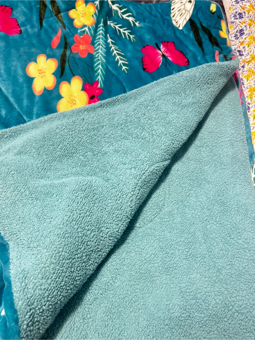Teal twin  comforter  with Floral and Butterfly Design - photo 2