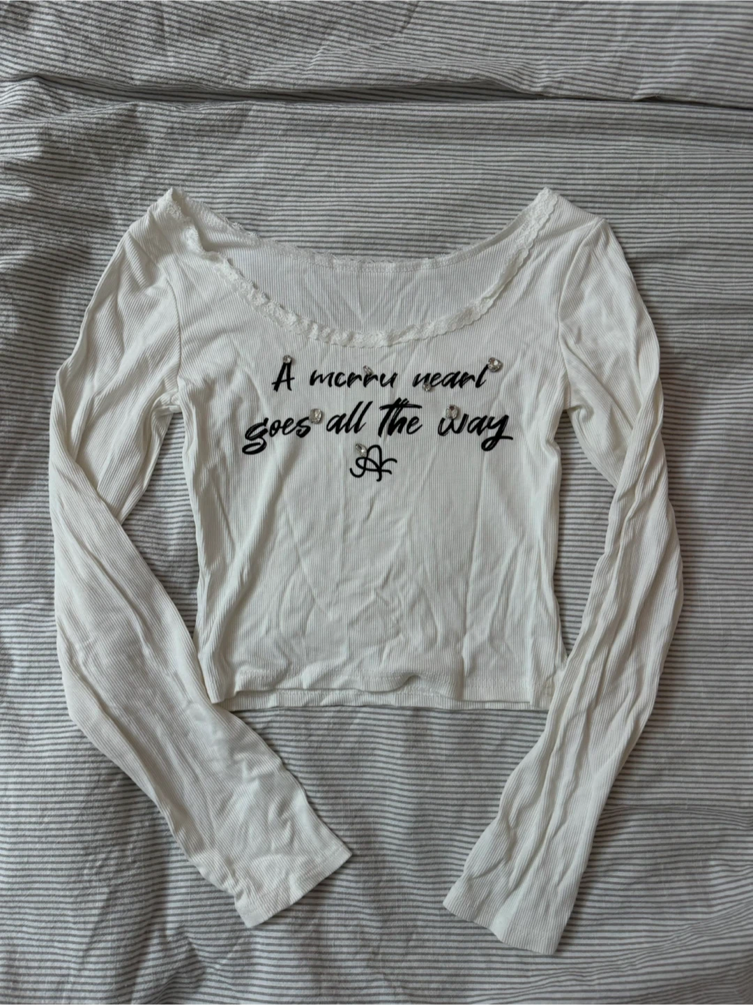 White long-sleeve graphic t-shirt