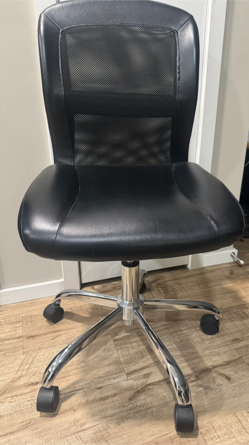 Black mesh back office chair