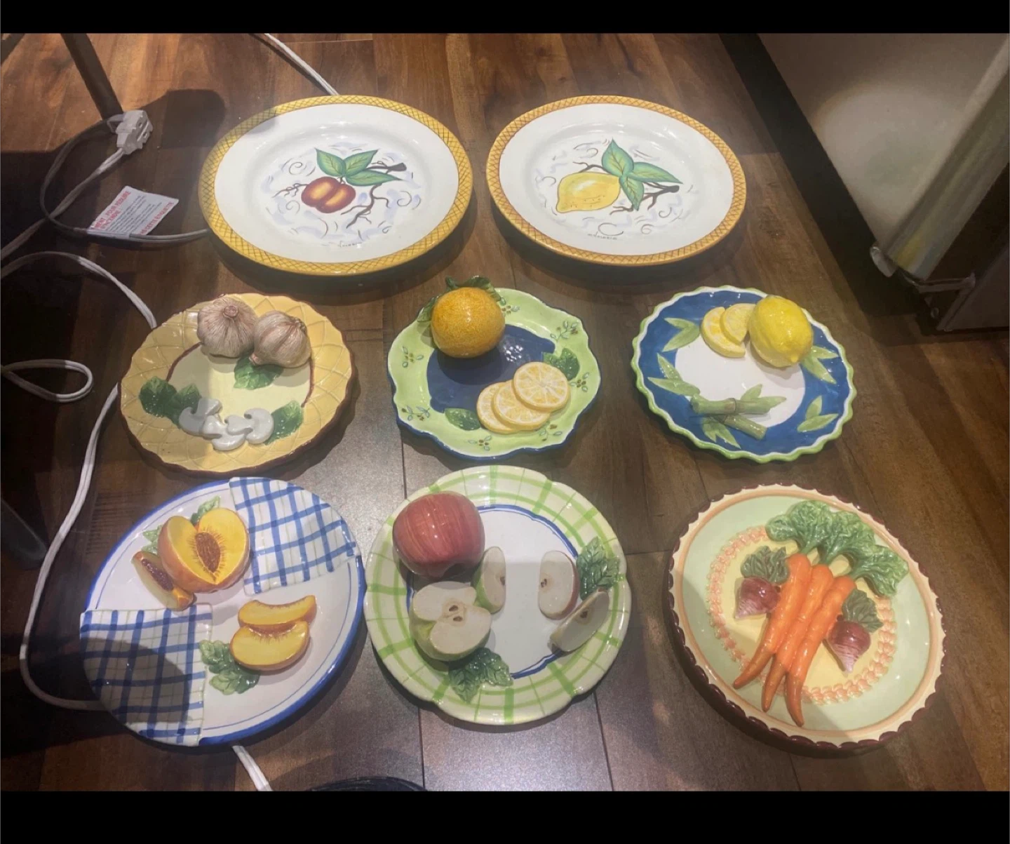 Set of 8 Decorative Plates with Fruit and Vegetable Designs