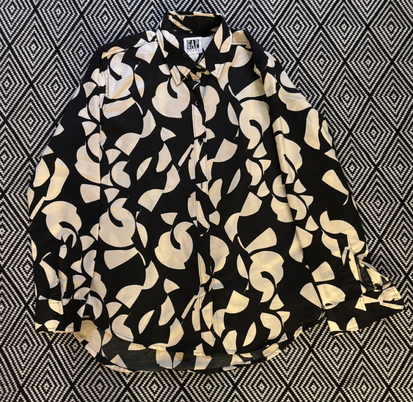 Women Shirt- GAP Button-Up Shirt - Black & White Pattern