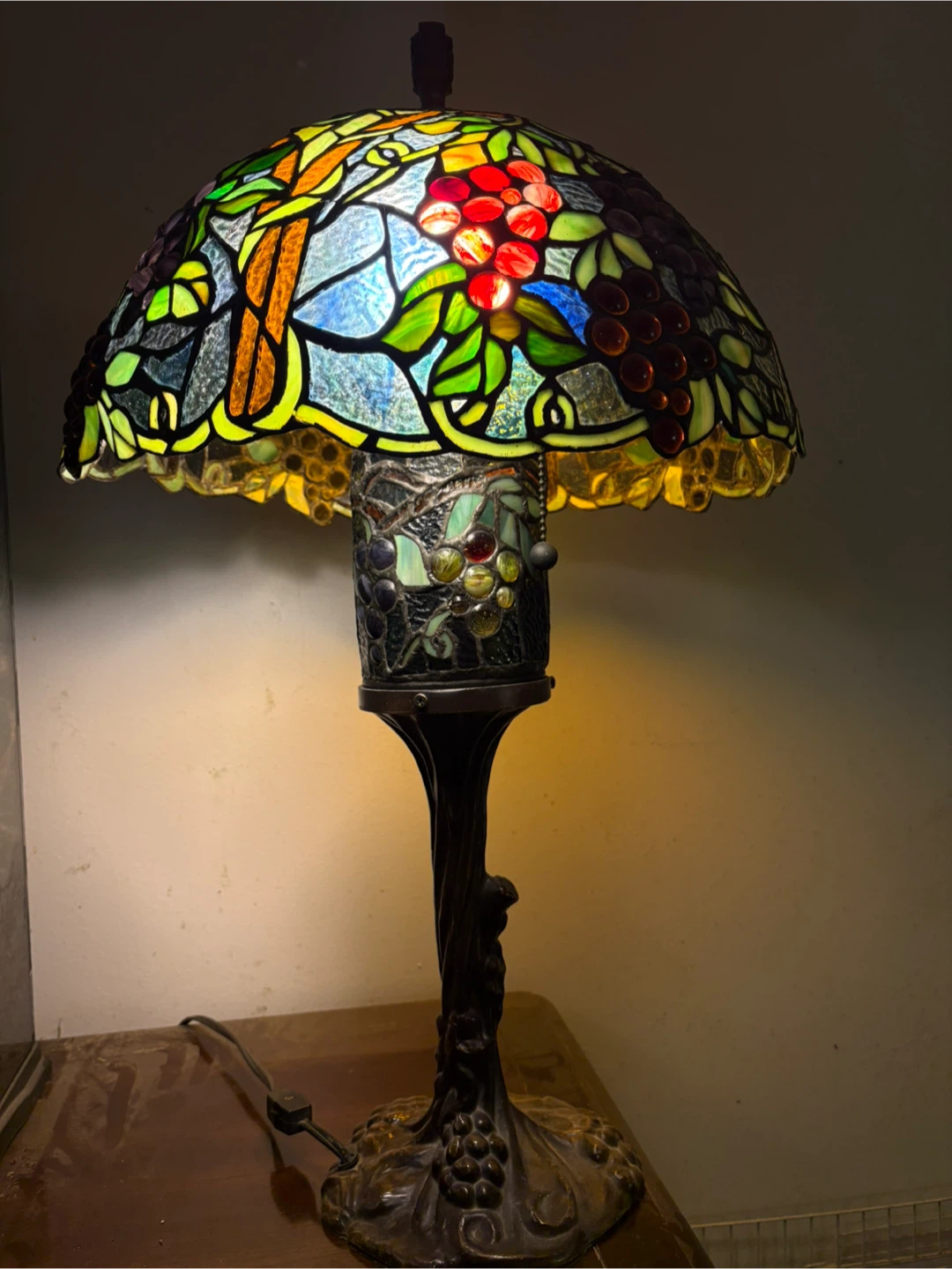 🥕 Tiffany Style Stained Glass Grape Accent Lamp