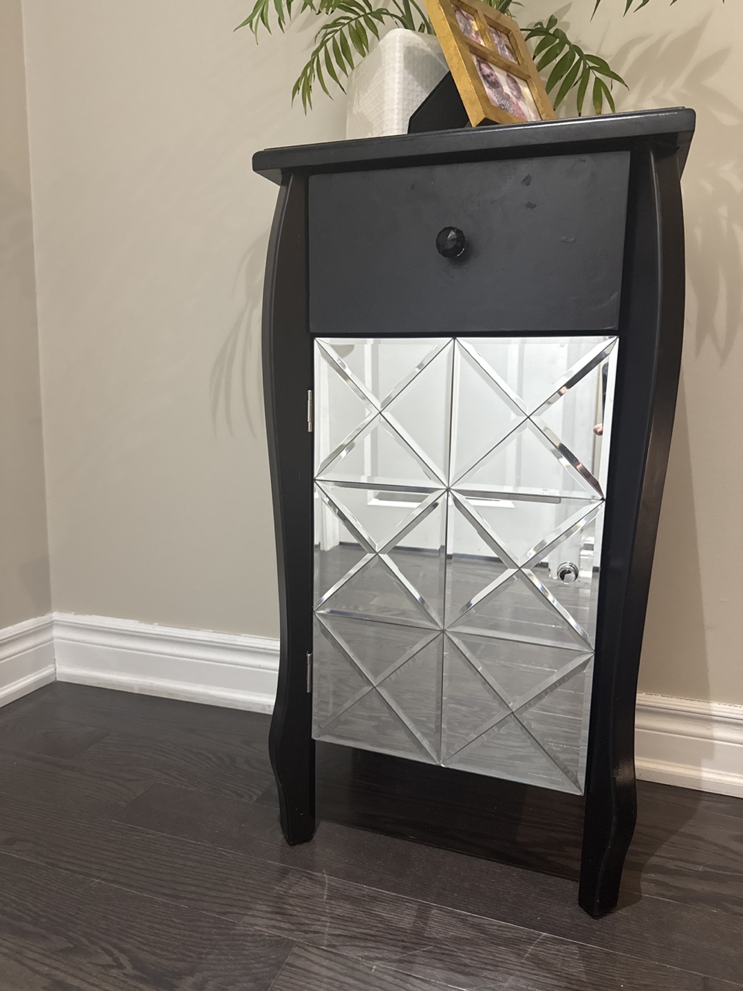 🥕Black Mirrored Accent Cabinet