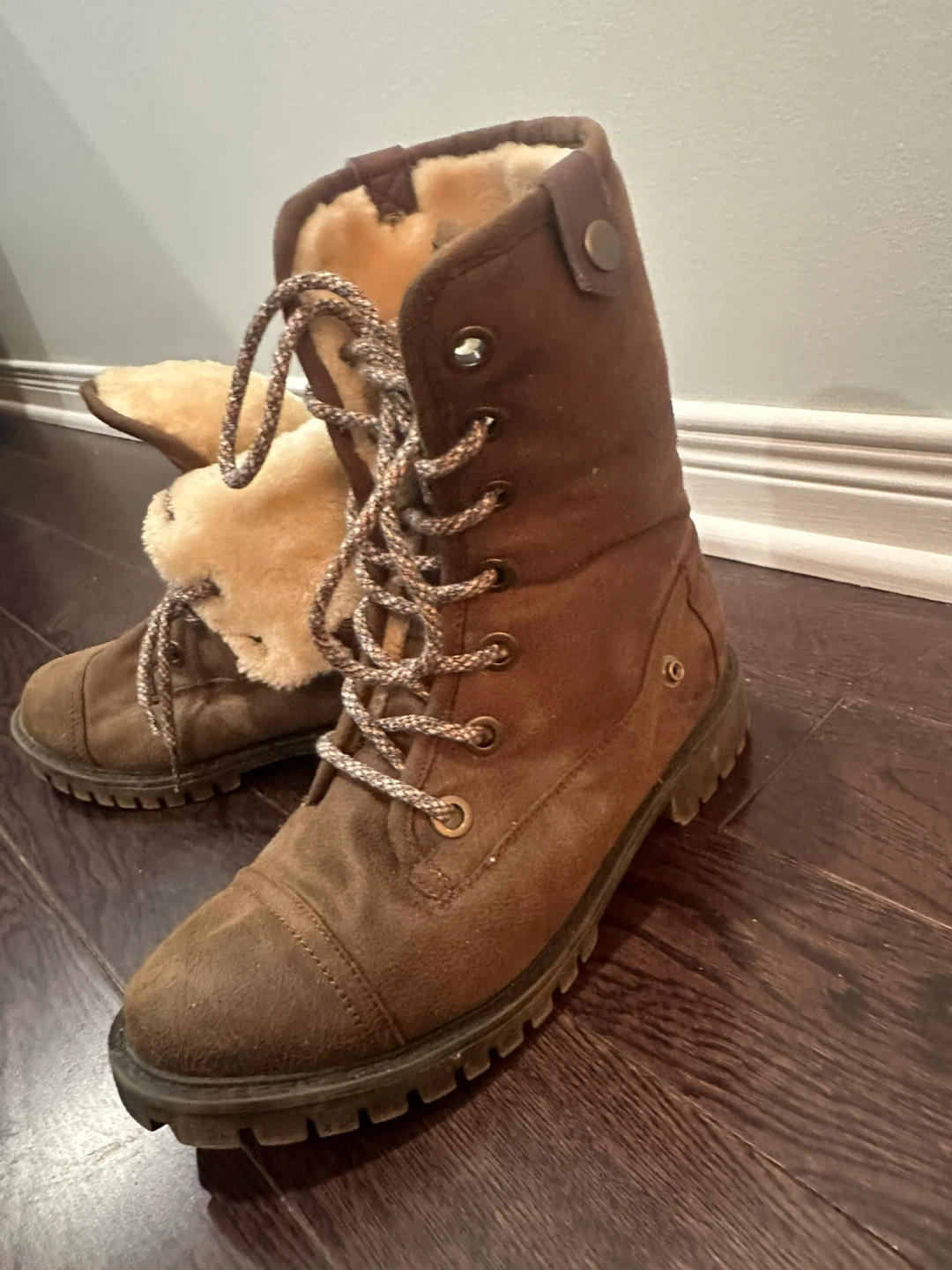 Roxy Women's Brown Faux Fur Lined Boots