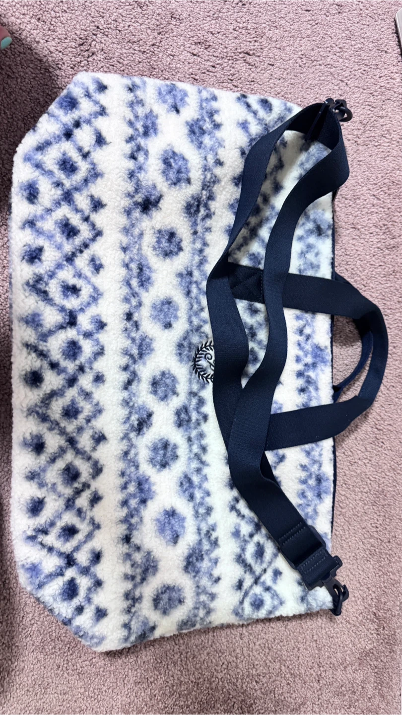 Pink Sherpa Tote Bag - Blue & White Pattern - photo 3