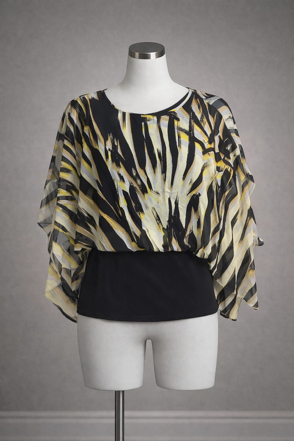 Melanie Lyne Women's Zebra Print Top - Size M