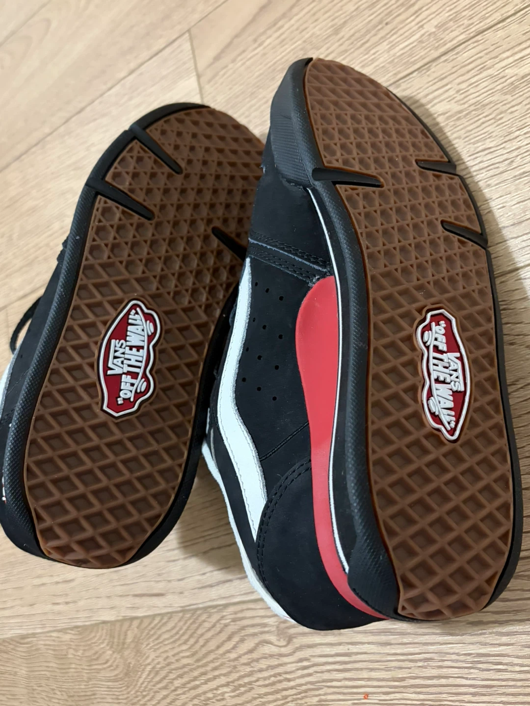 Vans Skateboard Shoes - Black, White, Red -  US 6 - photo 5