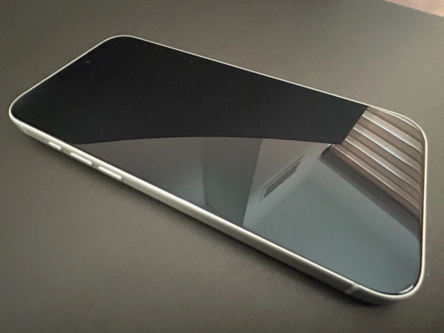 iPhone 17 pro max silver 256gb + CAUDABE case - photo 3